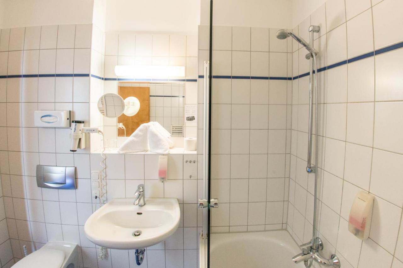 Single Room,1615645259:JPEG